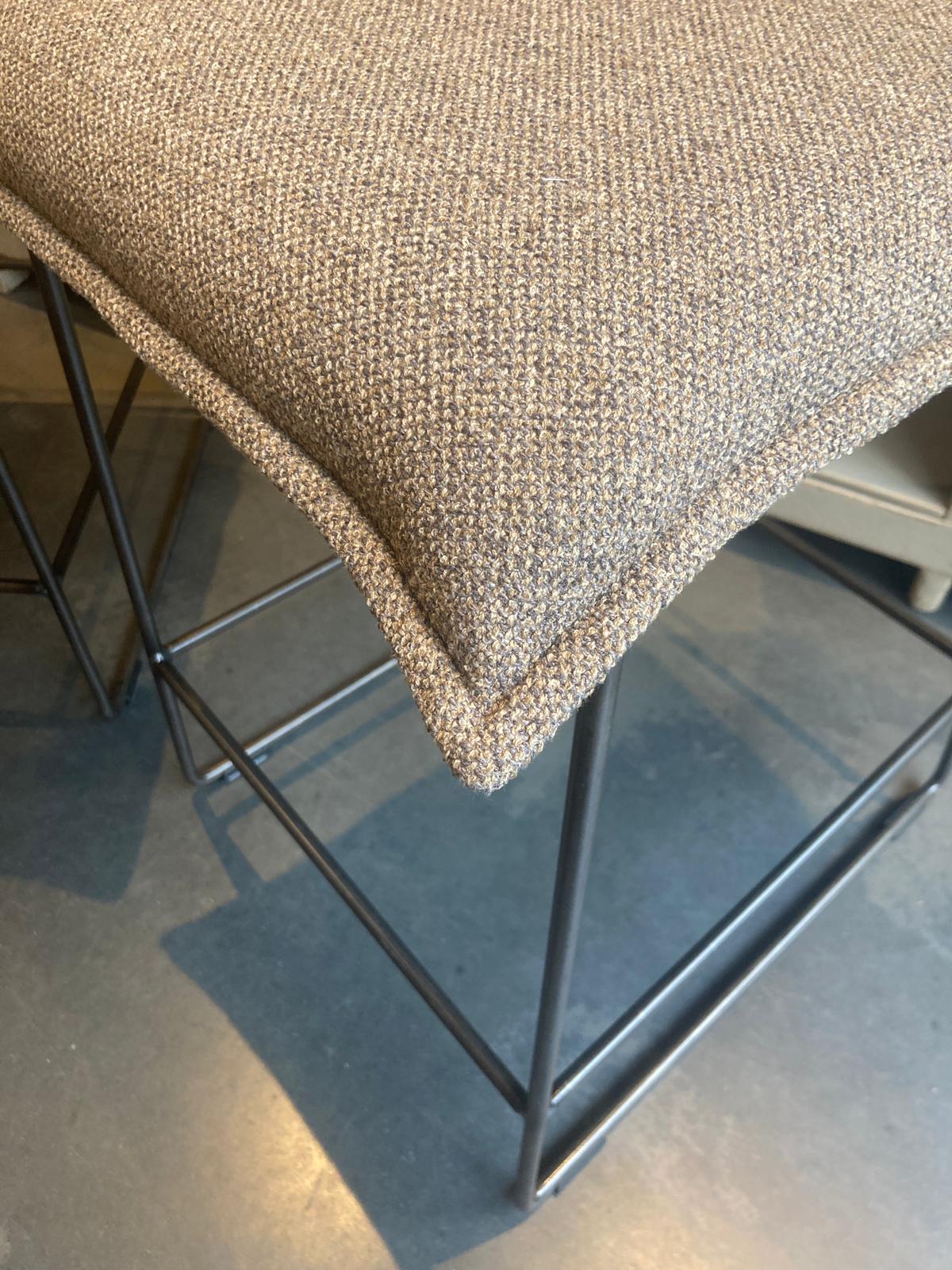 Woontheater - Amy barstoelen keuken Jess Design stof of leder Antwerpen Blaasveld België