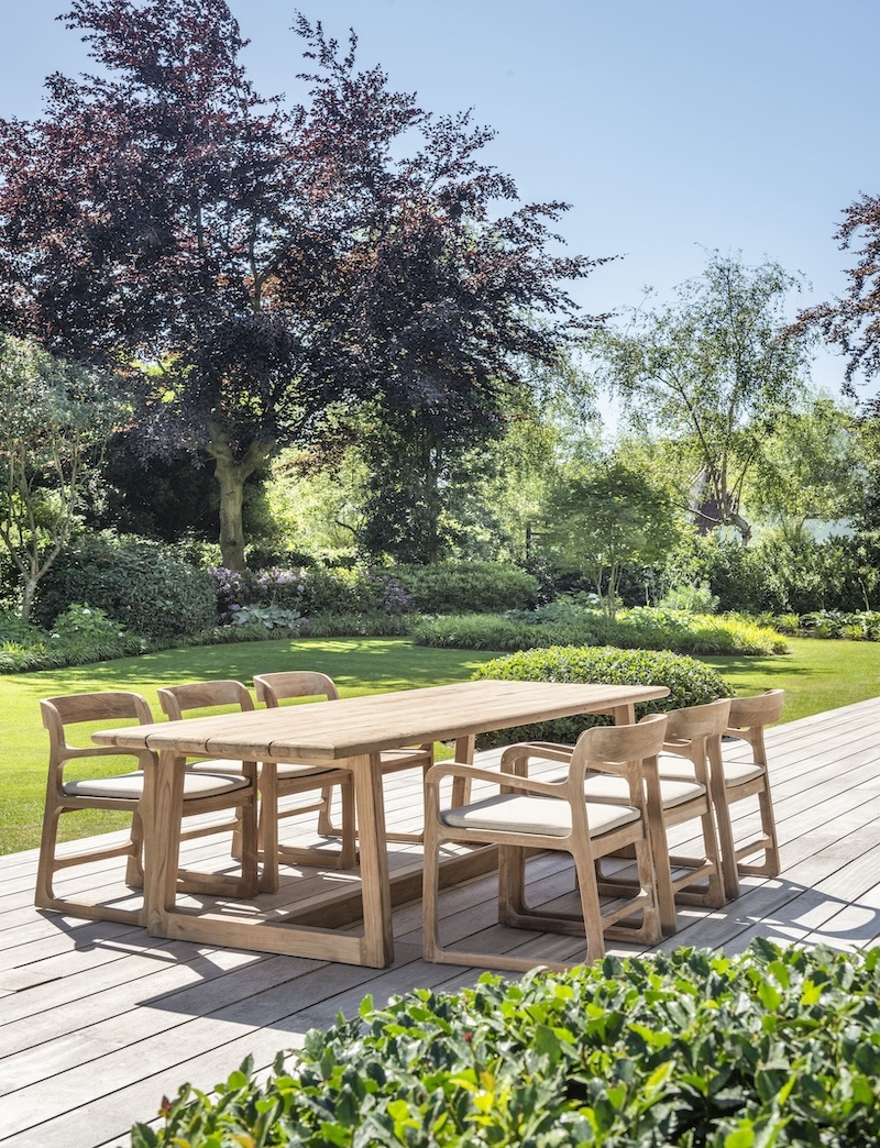 Woontheater Antwerpen Kloosterstraat Blaasveld Interieur indoor outdoor meubilair gommaire teak hout tafel lounge