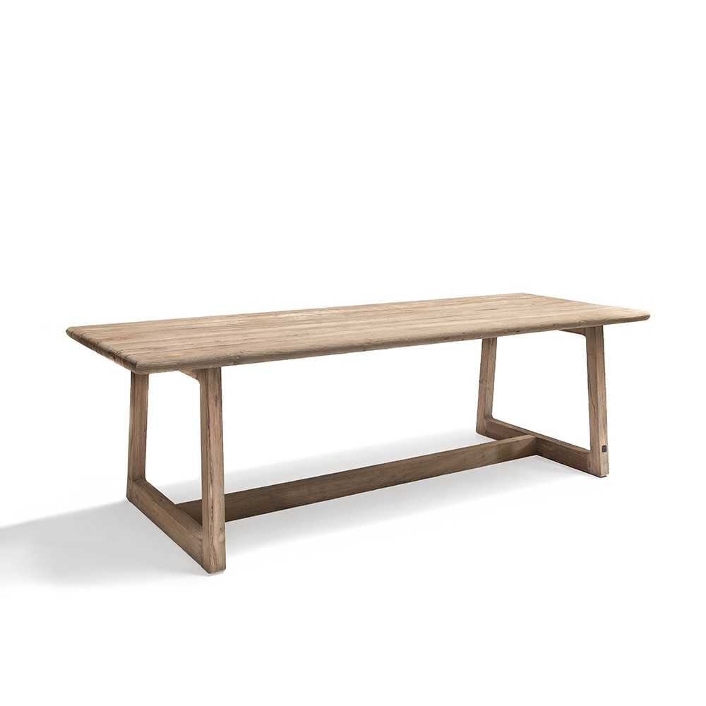 Woontheater Antwerpen Kloosterstraat Blaasveld Interieur indoor outdoor meubilair gommaire teak hout tafel lounge